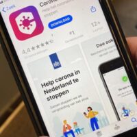 Wordt de Corona App over twee weken landelijk ingevoerd?